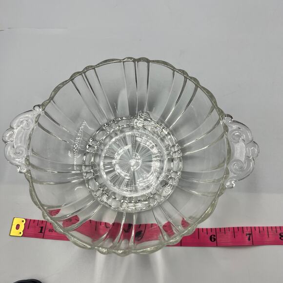 Vintage Clear Glass Textured Bowl Sea Shell Handles Candy Dish Serving Bowl - Picture 4 of 4